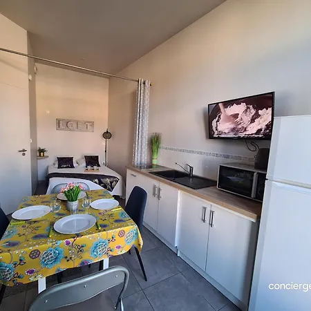 Les Glaneuses Le Centre-bourg A 3 Min Du Puy Dufou Apartament Les Épesses