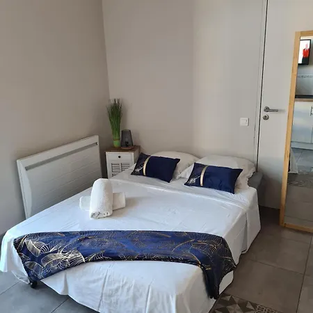 Apartament Les Glaneuses Le Centre-bourg A 3 Min Du Puy Dufou