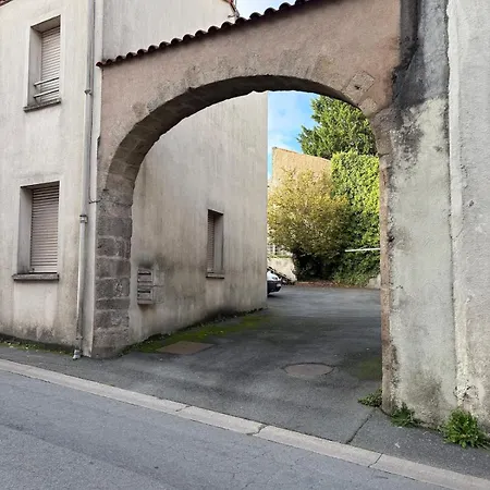 Les Glaneuses Le Centre-bourg A 3 Min Du Puy Dufou *