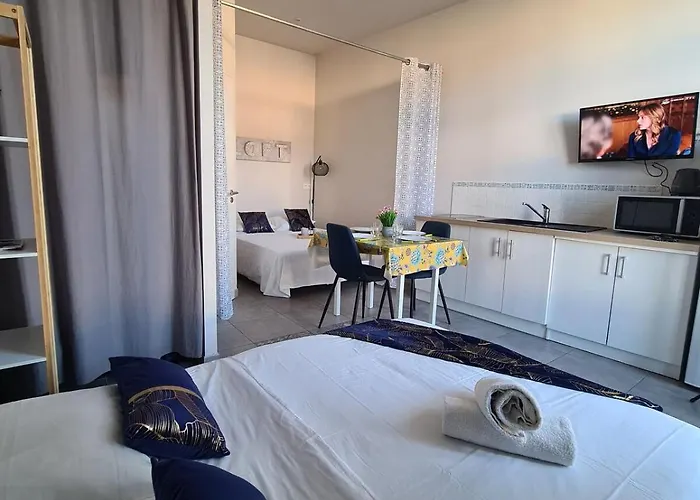 Les Glaneuses Le Centre-bourg A 3 Min Du Puy Dufou Les Épesses