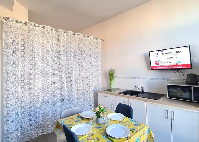 Les Glaneuses Le Centre-bourg A 3 Min Du Puy Dufou *